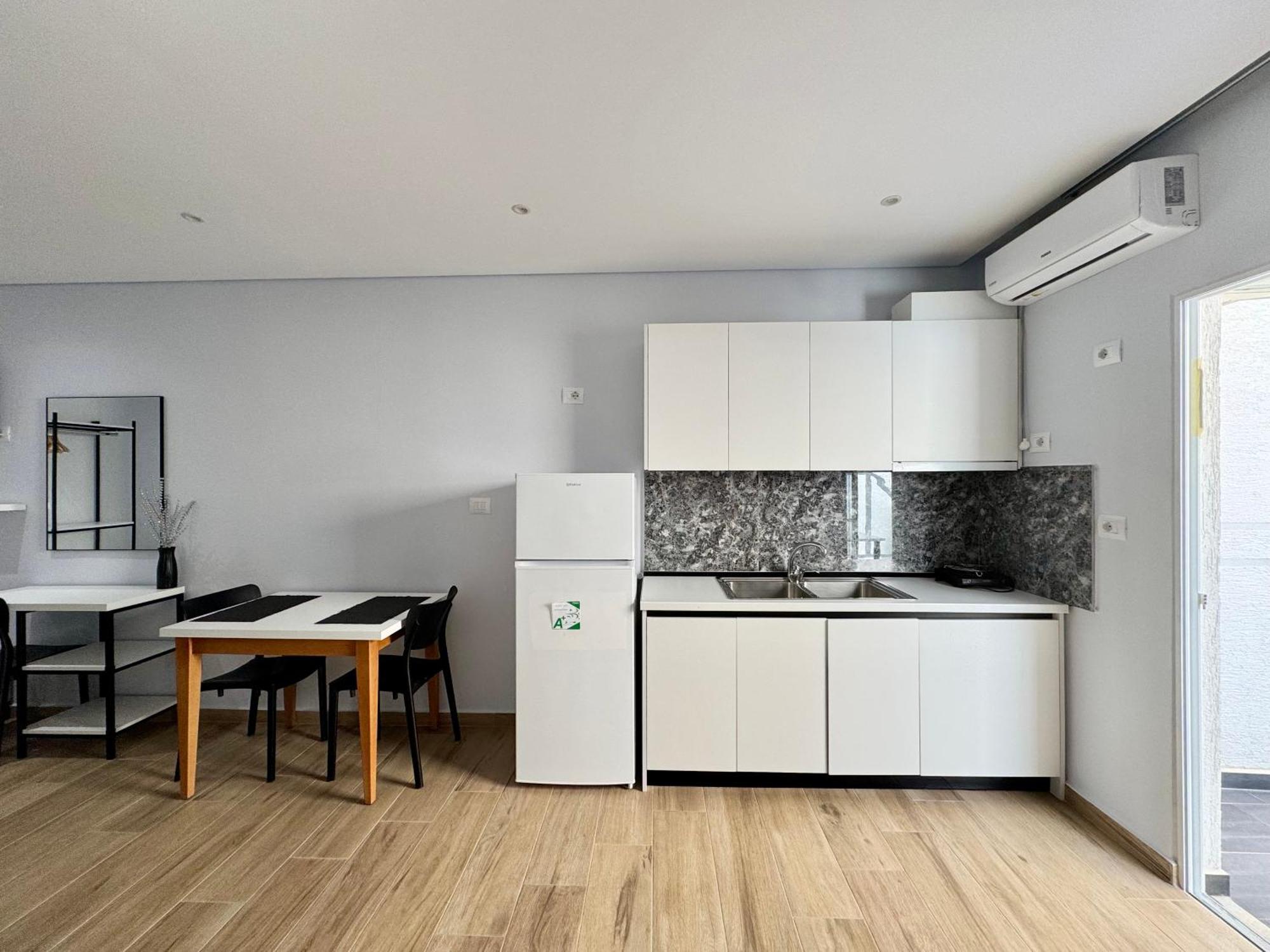 Gjoka Apartments, In Front Of Bougainville Bay Sarandë 외부 사진